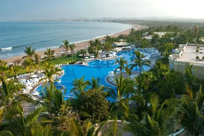 Great Deal : 2 wks (Nov 28-Dec 12) Jr Suite @ Pueblo Bonito's Emerald Bay Resort