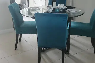 Image de Tastefully decorated nautical Oasis in the Richmond Estate subdivision awaits yo