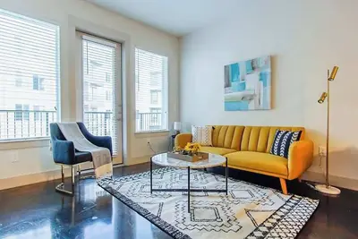 Image de Splendid 2br King Suite | Pool, Parking + Gym B