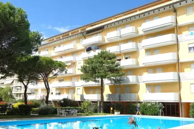 Image de Appartement avec piscine partagée