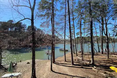 Image de Uncork, Unwind, Relax @ this family & pet friendly Lake home #2