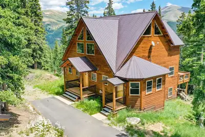 Image de Luxury Home, pet friendly w/ Fireplace, Spacious Deck - Lookout Lodge
