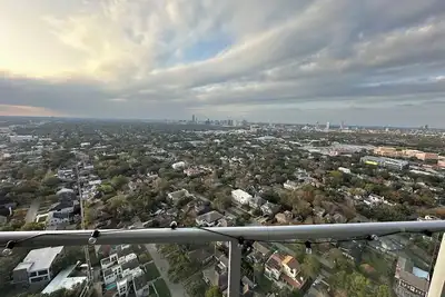 Image de Latitude 2b2b Near Md Anderson Hospital with shuttle service