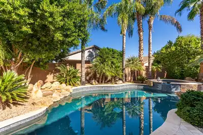 Image de Tropical Oasis in Sunny Arizona!