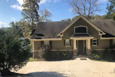 Image de What a Life - Norris Lake Front House w/ dock, hot tub and No-steps to lake