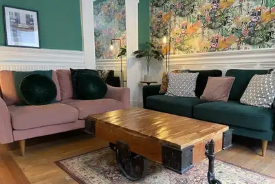 Image de Stunning 2-bed flat with private patio in heart of the west end