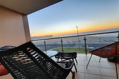 Vue Exceptionnelle Sur L'Ocean Et Plage Au Pied