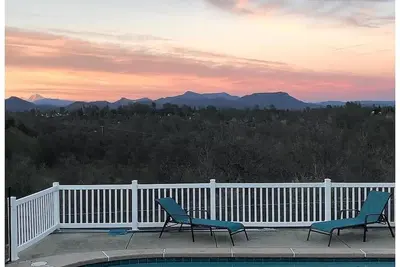 Image de Mountain Trio ::! Views! Heated Pool & Spacious!