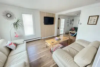 Image de Little Bay Retreat: 2 Bedroom Downtown Petoskey!