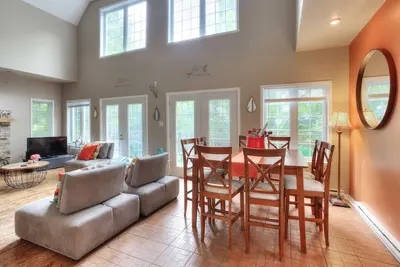 Image de Venez profiter de Mont-Tremblant dans ce beau chalet!
