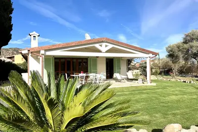 Villa 'Alzoni' avec vue sur les montagnes, Wi-Fi et climatisation