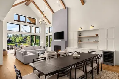 Image de Views, Game Room & Suncadia Pool Access