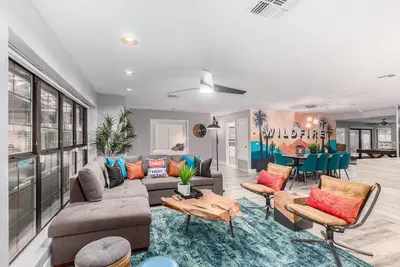 New Old Town Scottsdale with Heated pool and Putting Green!