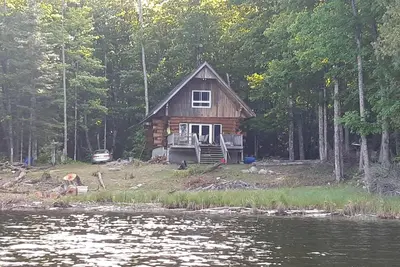 Image de Lake Front Log Cabin