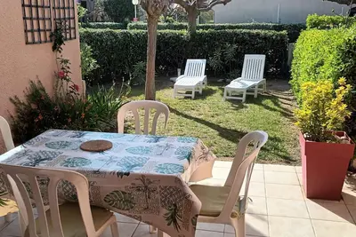 Image de T2 climatisé avec jardin privatif et piscine collective - 4hr212