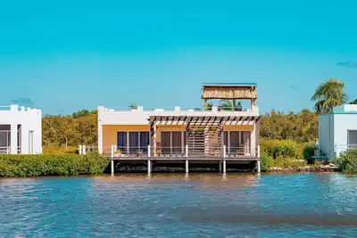 Image de Cozy Waterfront Home w/Shared Pool, Water Views, WiFi, & Ac - Walk to the Beach