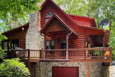 Image de Cozy Wooded Retreat w/ WiFi, Putting Green, Foosball, Private Hot Tub & Views
