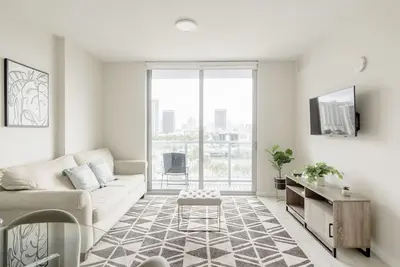 Image de Experience the best of Miami with breathtaking city and ocean views. <br><br>This. . .