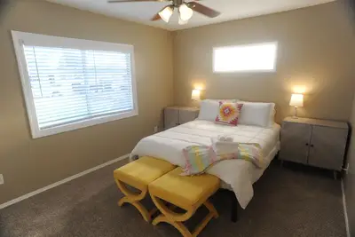 Image de Cheerful 3 Bedroom Home w/ Pool! On Single Level! Downtown Chandler! Rare find!