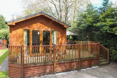 Fir Tree Lodge, pet friendly, with hot tub in Windermere