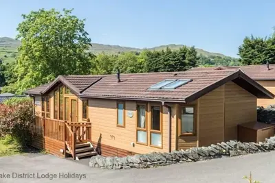 Elder Lodge, pet friendly, with a garden in Windermere