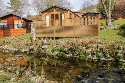 Troutbeck Lodge, pet friendly, with hot tub in Windermere