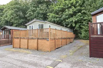 Acorn Lodge, pet friendly, with a garden in Windermere