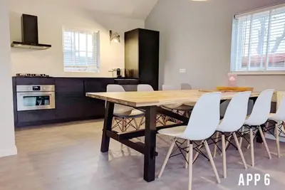 Image de Newly renovated apartments on large grounds