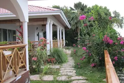 Image de Maison idéalement située sur la Baie de Ste Anne proche aux commerces