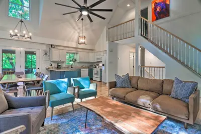 Image de 2 Mi to Sapphire Resort: Home w/ Hot Tub & Games!