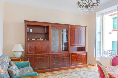 Image de Spacious, Bright  2br Apt  20 Meter Terrace  Beach  Restaurants  Parking