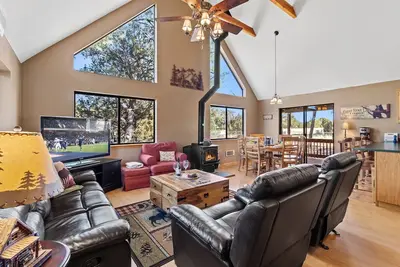 Image de High Country Escape | Forest Border • Fenced Yard