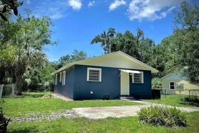 Image de A quiet two-bedroom home in the heart of Tampa.