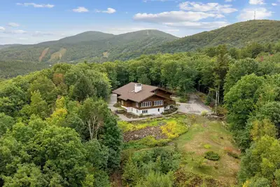 Image de Bergli  · Luxury Chalet overlooking Gunstock Mt & Lake Winnipesaukee