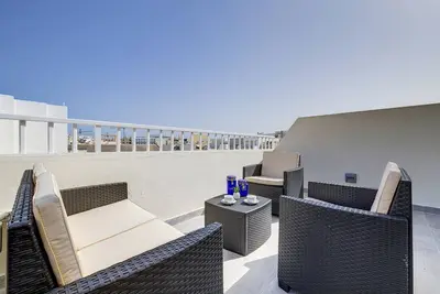 Image de Chic 2br Penthouse steps from the Promenade