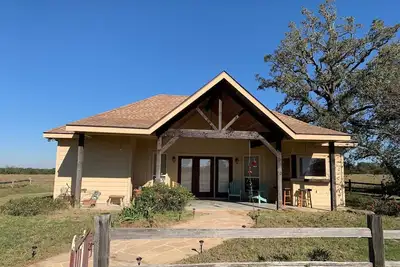 Image de Entire Country Farmhouse Retreat