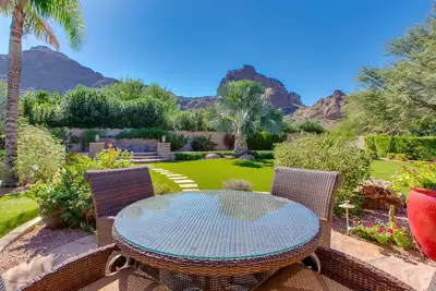 Image de Stunning Camelback Views, 4 bdrm 3 bath + Office w/ Futon, Firepit, B-Ball Court