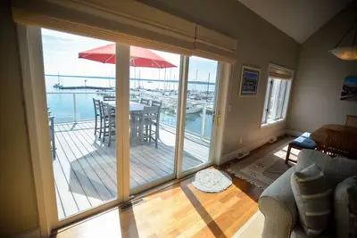 Image de Bayfield on the Lake - Waterfront Condo Downtown #302