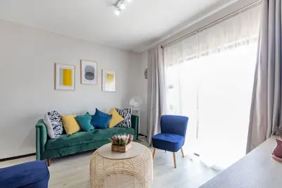 Image de Lovely modern 2 bedroom apartment with pool.