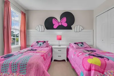 Image de Modern Cozy 5br Home Near Disney w/ Private Pool and Game Room