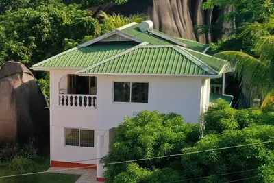 Image de Maison de vacances Beau Vallon pour 2 - 6 personnes avec 3 chambres à coucher - Maison de vacances