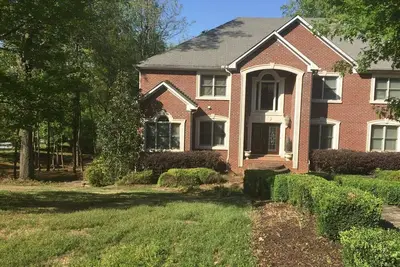 Image de Stunning 2acre Estate! 8 Sleeping Rms. Groups Welcomed!