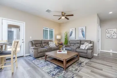 Image de Peaceful Escape - 4 Bathrooms!