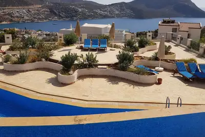 Image de Lovely 2 bed 2 bath apartment semi private infinity pool and stunning sea views