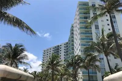 Image de Four Bedrooms with Free Parking in Oceanfront Building