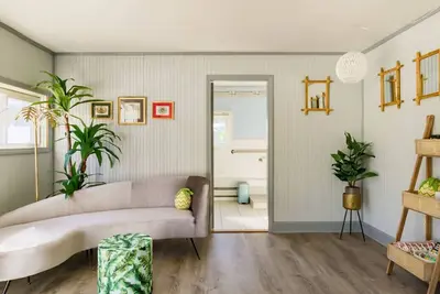 Image de Private Heated Pool • Big 4br for Families & Groups — 15 Min to Beach & Newport