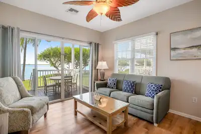 Image de Waterfront retreat with balcony views, kayak, Sup, central Ac & washer/dryer