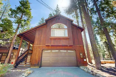 Image de Sugar Pine Haus with Hot Tub Bordering the State Park