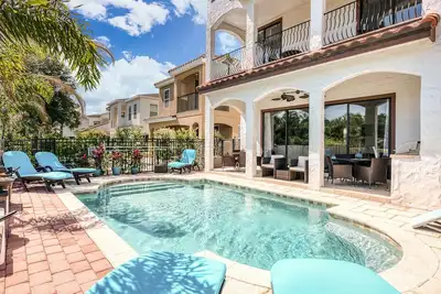 Image de Castle Hideaway | 6 Bed, Golf Course View, Theater and Game Room