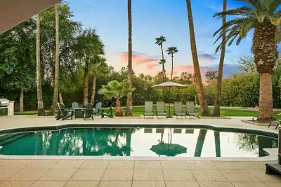Awesome backyard! Pickleball/Sport court Pool Spacious Fun for Everyone - Fore!